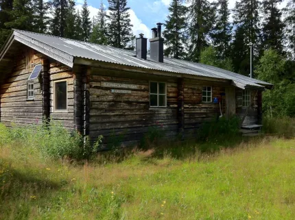 exterior of the cottage Björnholmsstugan.