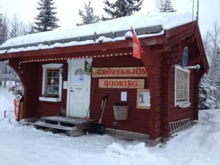 The house Grövelsjön booking in winter environment.
