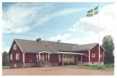 Gruppförläggning i bystugan med 30 sängar samt 50 madrasser.