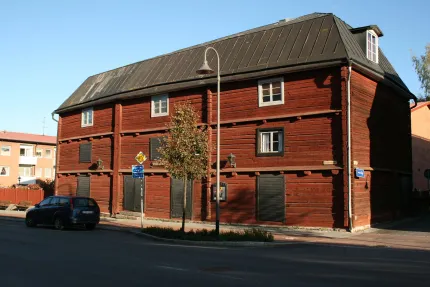 View over teaterladan's red facade.